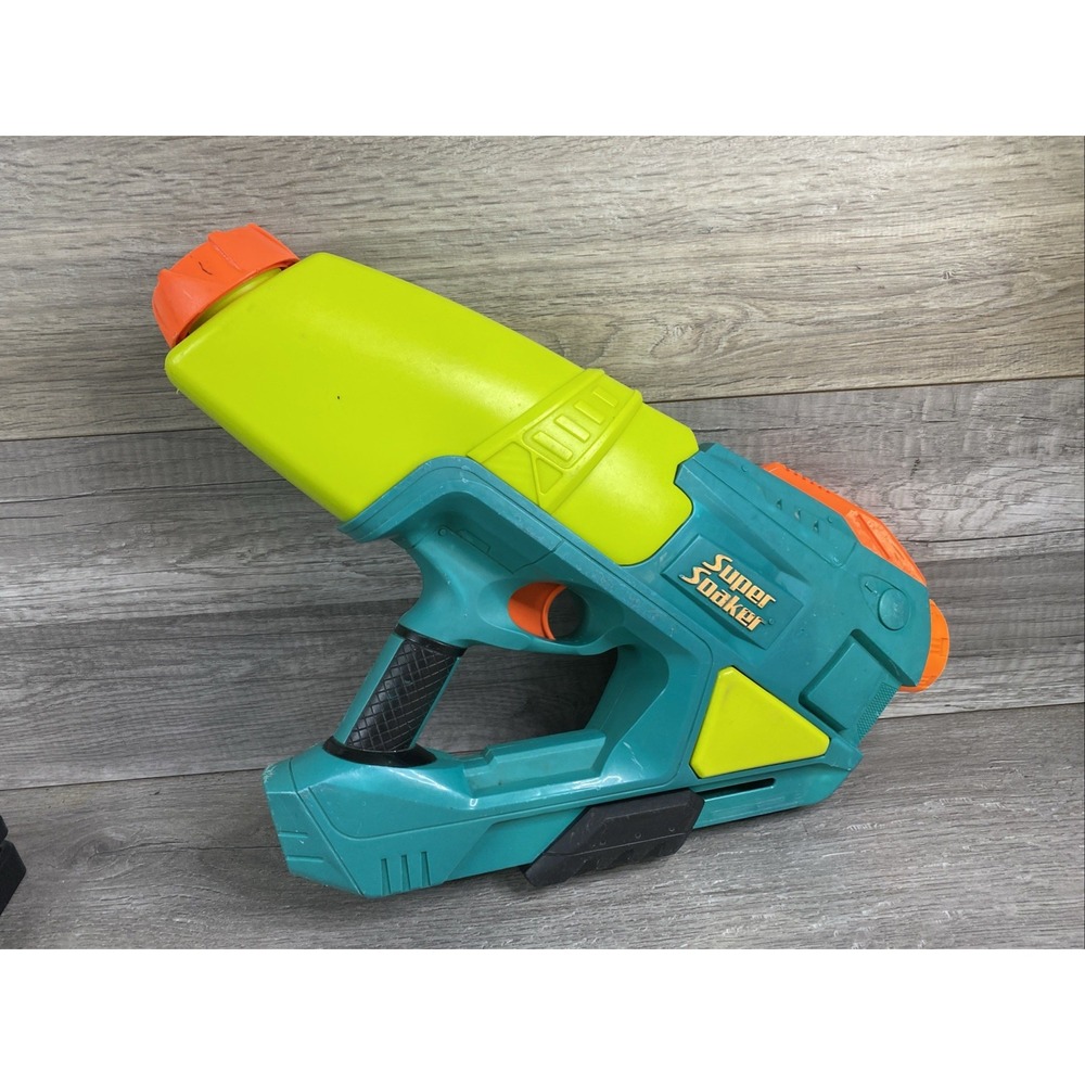 Super Soaker C2249A Water Gun Hasbro Max Infusion Overload Pump Action 2006